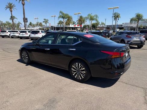 Certified 2025 Nissan Altima 2.5 SV FWD image 4