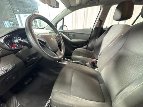 Used 2019 Chevrolet Trax LS FWD image 12