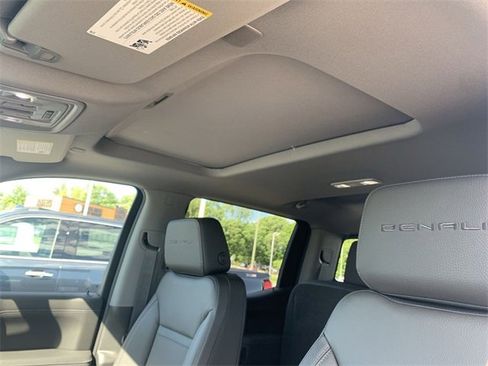Used 2021 GMC Sierra 1500 Denali w/ Denali Ultimate Package image 6