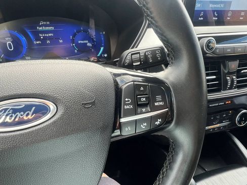 Used 2022 Ford Escape SEL w/ Technology Package FWD image 21