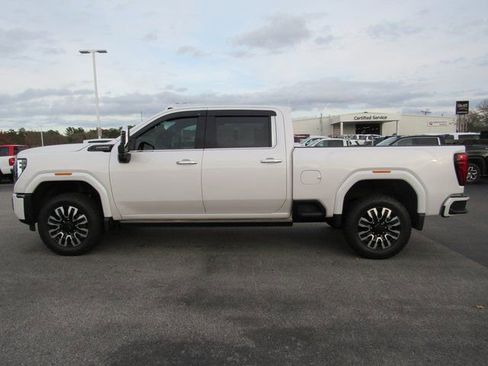 Used 2024 GMC Sierra 2500 Denali Ultimate image 3