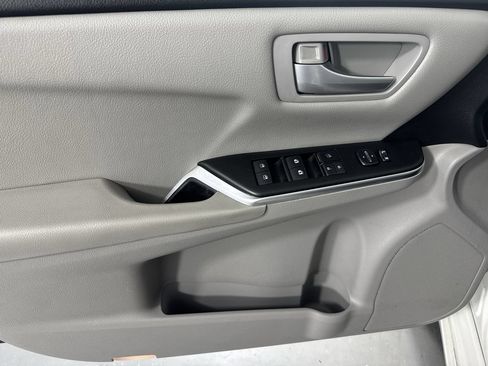 Used 2017 Toyota Camry SE FWD image 25