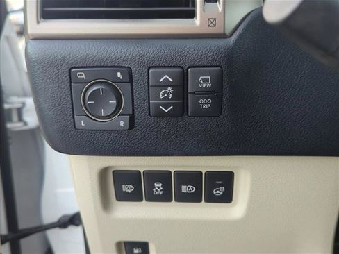 Used 2021 Lexus GX 460 Luxury w/ Accessory Package AWD/4WD image 11