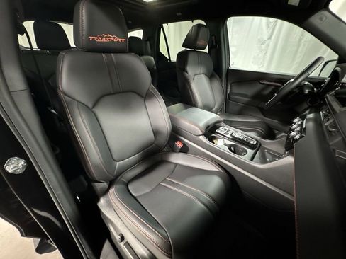 Used 2025 Honda Pilot TrailSport image 33