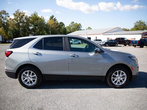 Used 2024 Chevrolet Equinox LT image 2