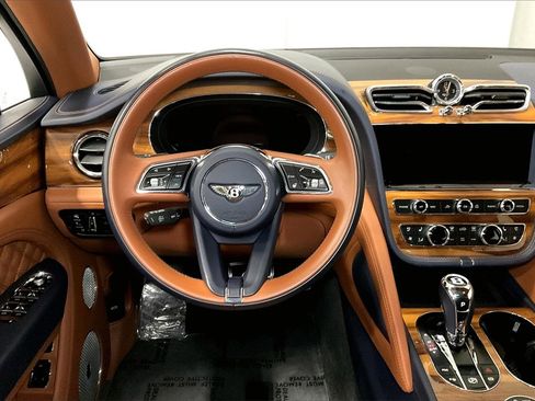 Used 2022 Bentley Bentayga image 9