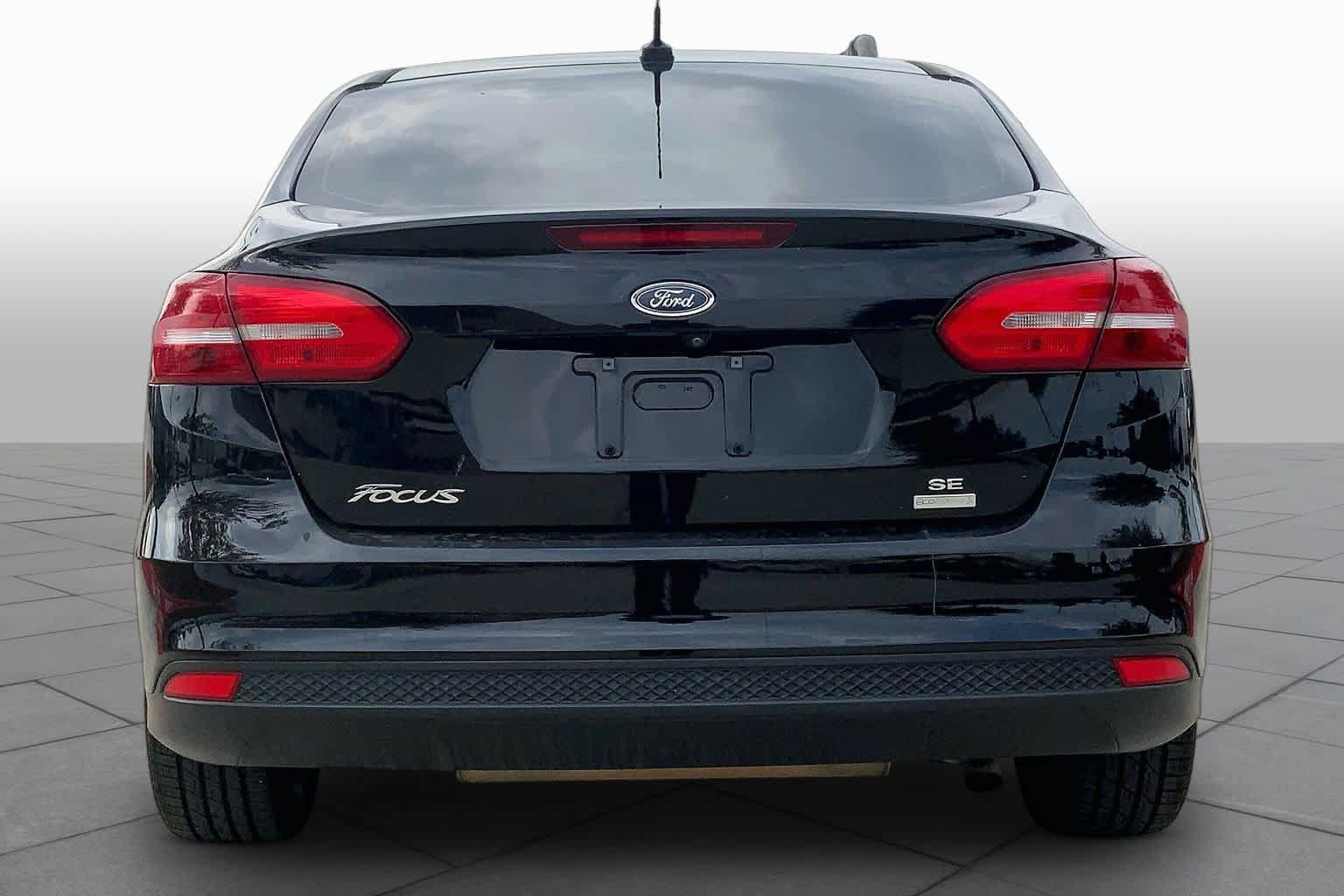 Used 2018 Ford Focus SE w/ SE Appearance Package FWD image 5