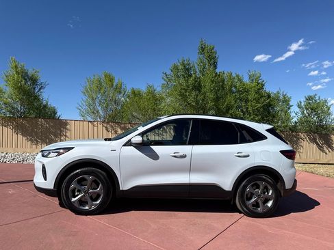 Certified 2025 Ford Escape ST-Line Select AWD/4WD image 6