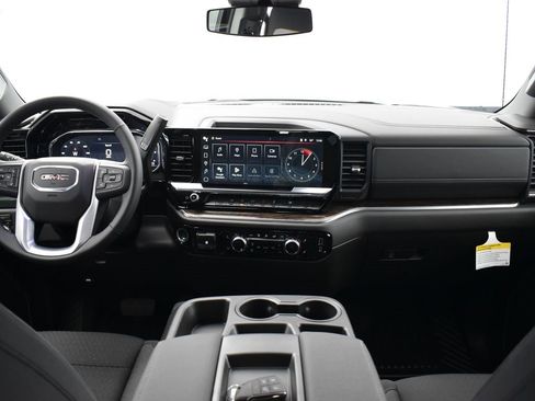 Used 2025 GMC Sierra 1500 SLE w/ Preferred Package image 6