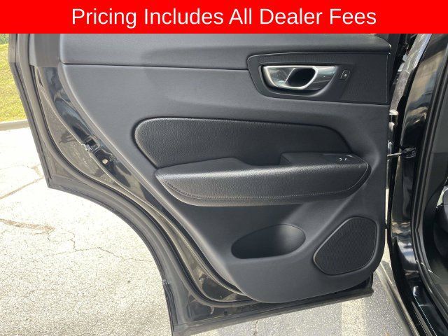 Used 2018 Volvo XC60 T5 Momentum w/ Vision Package AWD/4WD image 12