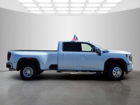 New 2026 GMC Sierra 3500 Denali w/ Denali Reserve Package AWD/4WD image 3