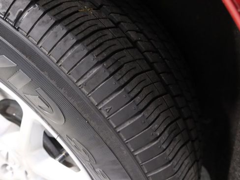 Used 2025 Chrysler Pacifica Select image 20