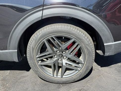 Used 2025 Ford Explorer ST-Line w/ ST-Line Street Pack AWD/4WD image 4