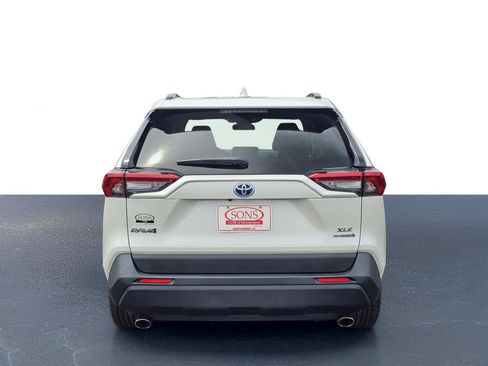 Used 2021 Toyota RAV4 XLE Premium AWD/4WD image 11
