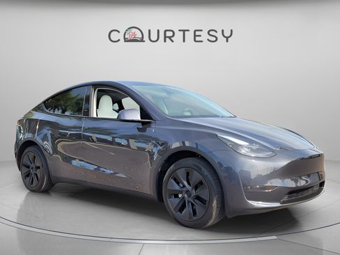 Used 2024 Tesla Model Y Long Range image 7