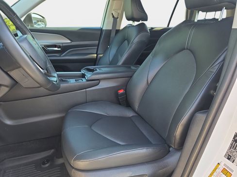 Used 2024 Toyota Grand Highlander FWD image 16