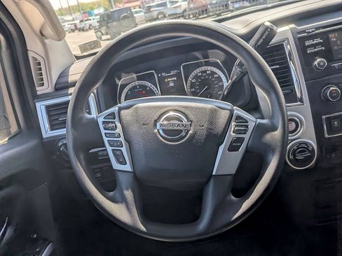 Used 2017 Nissan Titan SV AWD/4WD image 12