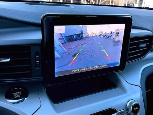 Used 2024 Ford Explorer XLT image 31