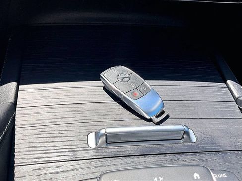Used 2023 Mercedes-Benz GLS 580 4MATIC image 10