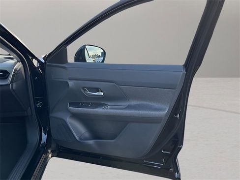 Used 2025 Nissan Kicks SV image 27