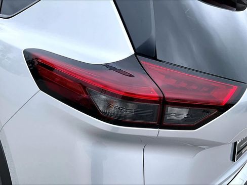 Used 2022 Nissan Rogue SV image 26