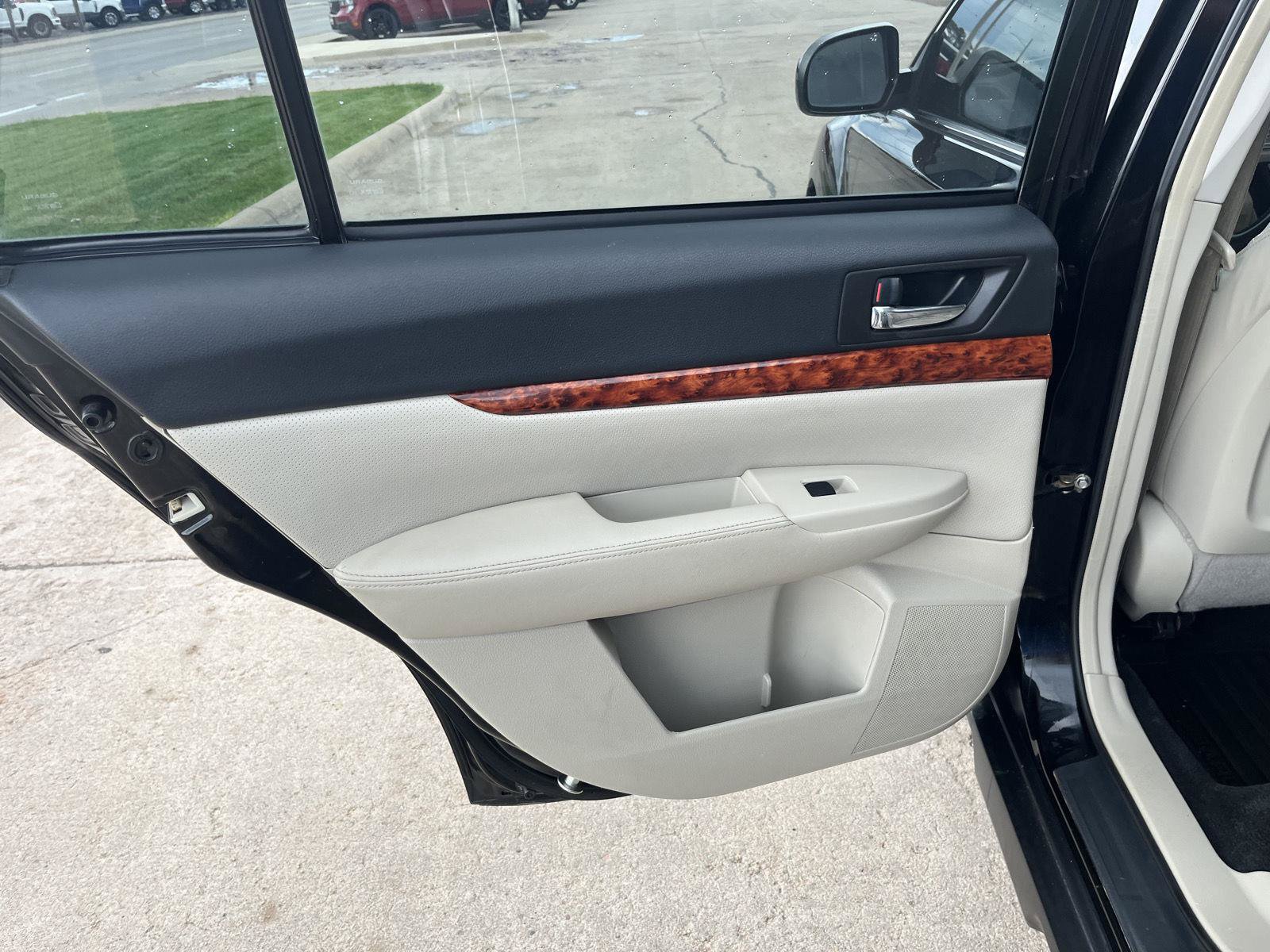 Used 2011 Subaru Outback 2.5i Limited w/ PWR Moonroof Pkg AWD/4WD image 14