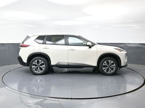 Used 2023 Nissan Rogue SV image 4