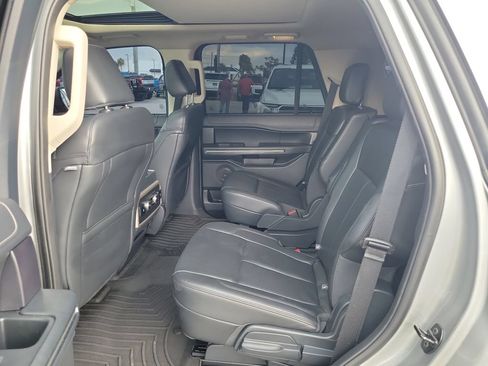 Used 2024 Ford Expedition XLT RWD image 11