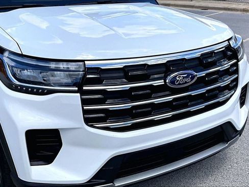 Certified 2025 Ford Explorer Active AWD/4WD image 30