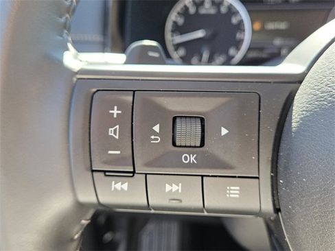 Used 2025 Nissan Pathfinder SV image 26