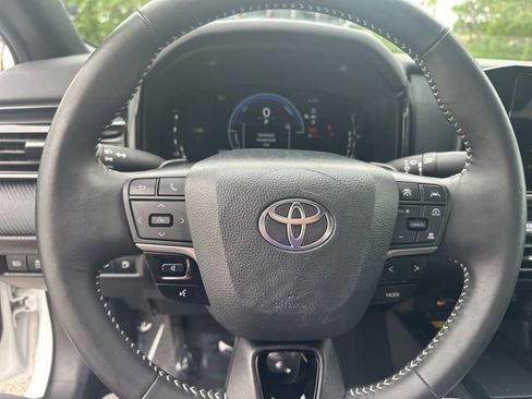 Used 2025 Toyota Camry SE FWD image 19