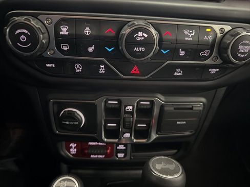 Used 2022 Jeep Wrangler Unlimited Rubicon w/ Cold Weather Group image 36