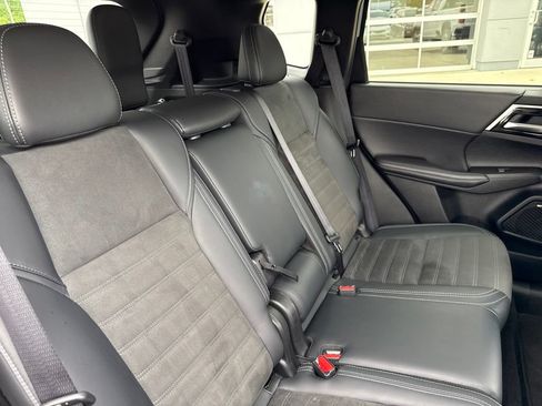 Used 2025 Mitsubishi Outlander SE AWD/4WD image 36