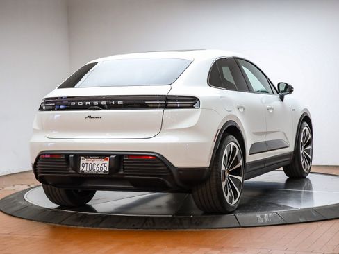Used 2025 Porsche Macan Electric image 6