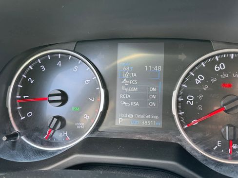 Used 2022 Toyota RAV4 XLE Premium AWD/4WD image 25