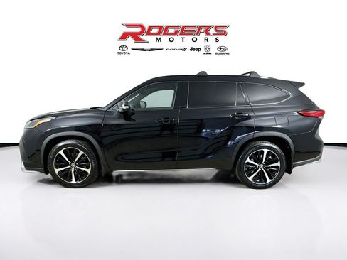 Used 2022 Toyota Highlander XSE AWD/4WD image 9