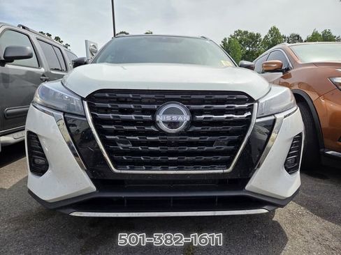Used 2024 Nissan Kicks SR FWD image 9