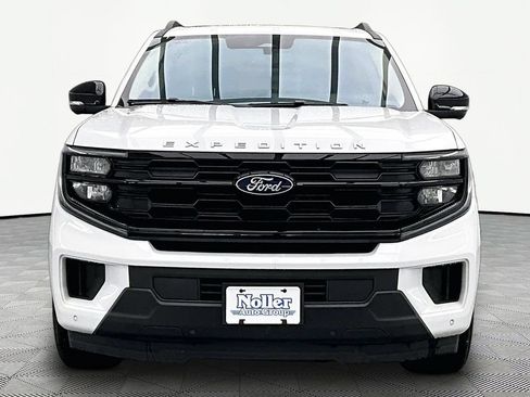 Certified 2025 Ford Expedition Active AWD/4WD image 3