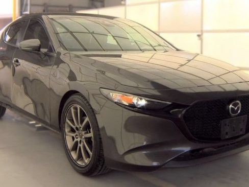 Used 2019 MAZDA MAZDA3 Hatchback w/ Preferred Package FWD image 1