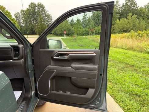 Used 2025 Chevrolet Silverado 1500 LT w/ Z71 Off-Road Package AWD/4WD image 29