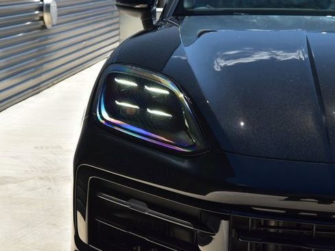 Certified 2025 Porsche Cayenne Coupe image 11