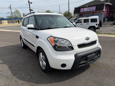 Used 2010 Kia Soul + image 2