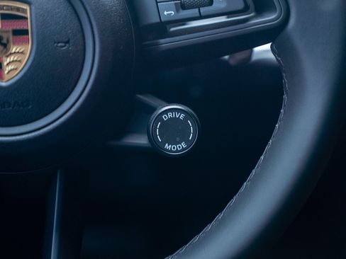 Certified 2025 Porsche Cayenne AWD/4WD image 9