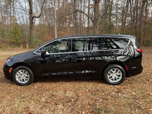 New 2026 Chrysler Pacifica Select FWD image 6