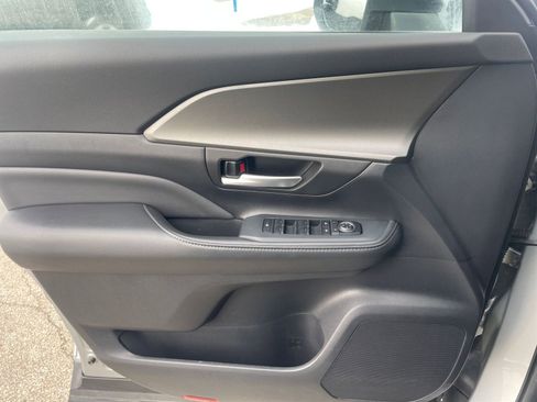 Used 2025 Toyota Grand Highlander FWD image 20