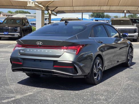 Certified 2025 Hyundai Elantra Limited FWD image 7