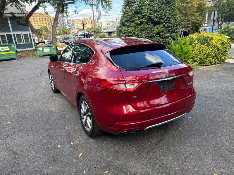 Used 2020 Maserati Levante GranLusso AWD/4WD image 4