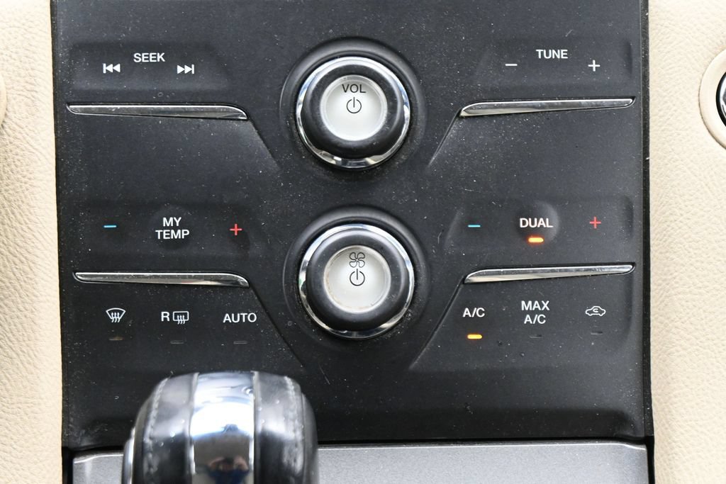 Used 2018 Ford Taurus SEL FWD image 22