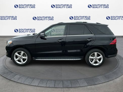 Used 2019 Mercedes-Benz GLE 400 4MATIC w/ Premium 2 Package image 3
