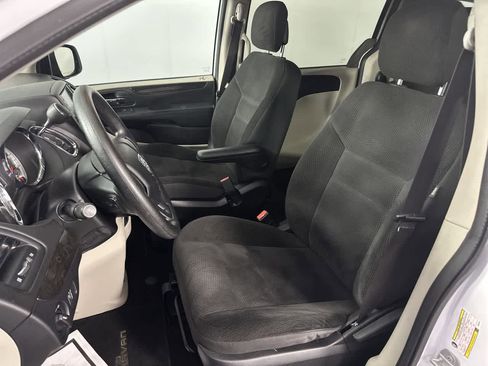 Used 2017 Dodge Grand Caravan SE w/ Power Window Group image 12